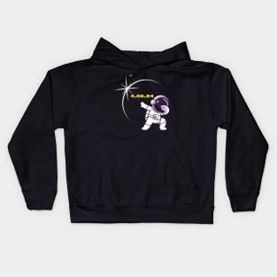 Total Solar Eclipse 2024 Funny Dabbing Astronaut Kids Hoodie